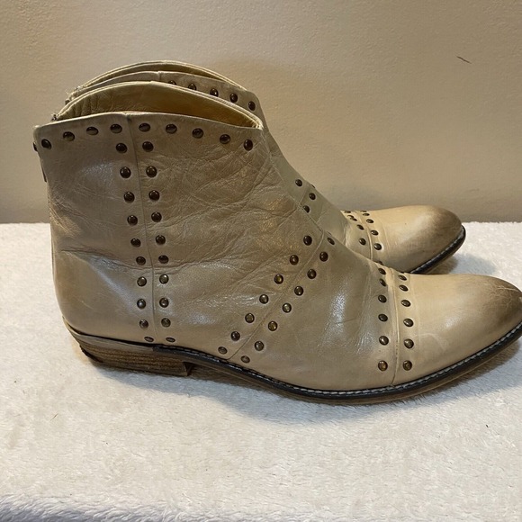 Diba True Good Sign Size 9.5 Luggage Leather Bootie Ankle Studded Tan/Beige - Picture 2 of 7